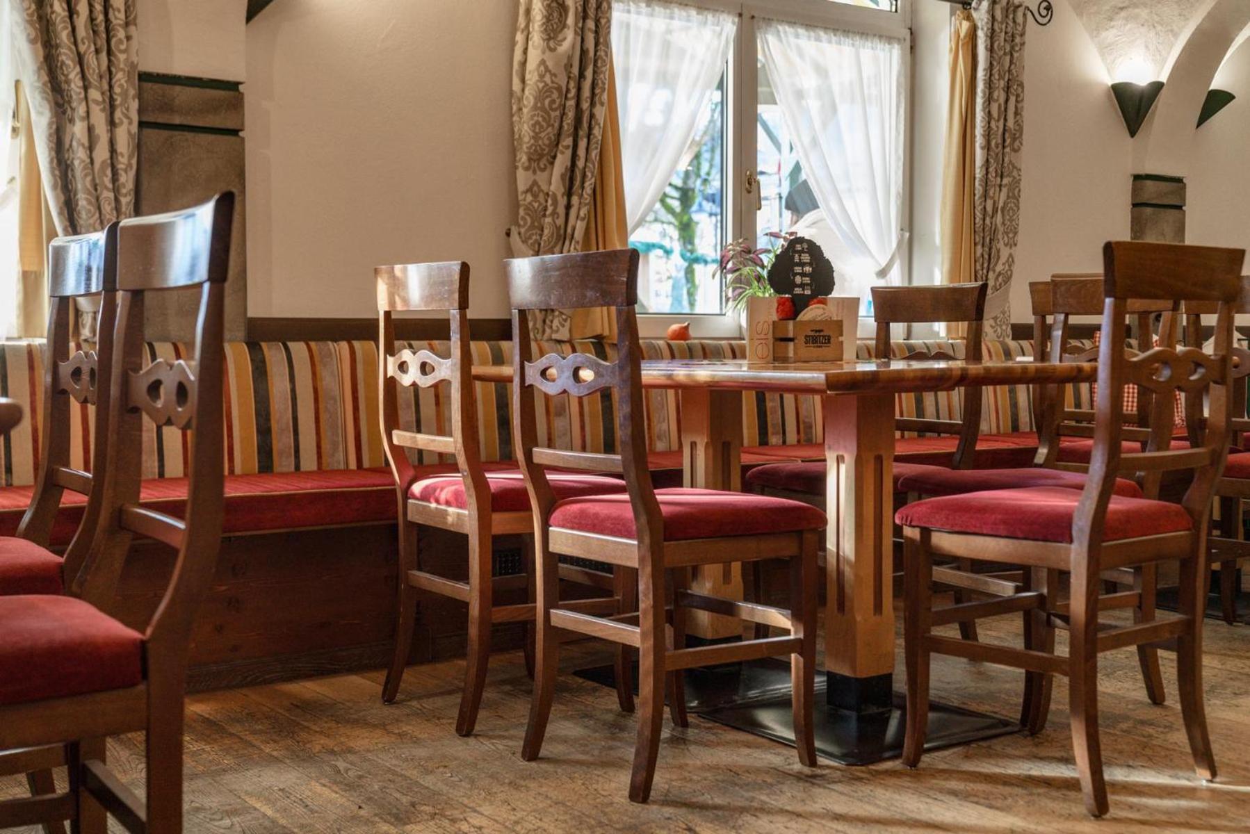 Hotel Restaurant Lebzelter Альтенмаркт  Экстерьер фото