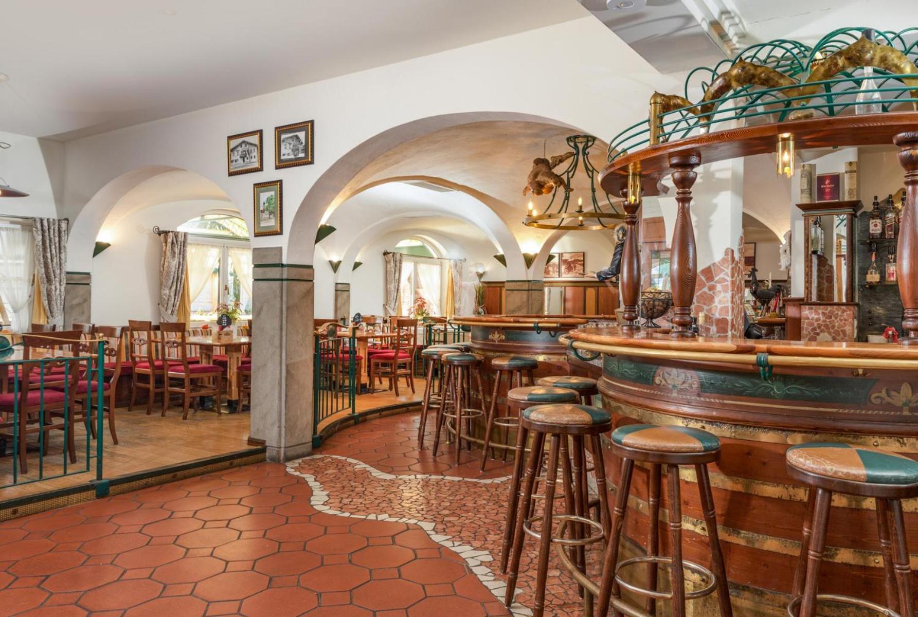 Hotel Restaurant Lebzelter Альтенмаркт  Экстерьер фото